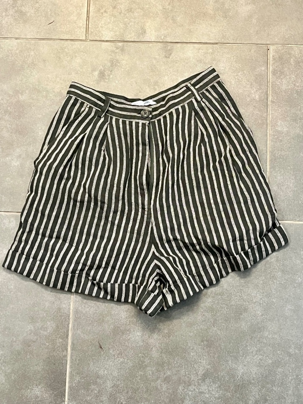 NWT Urban Outfitters Black White Linen Blend Shorts Size 4